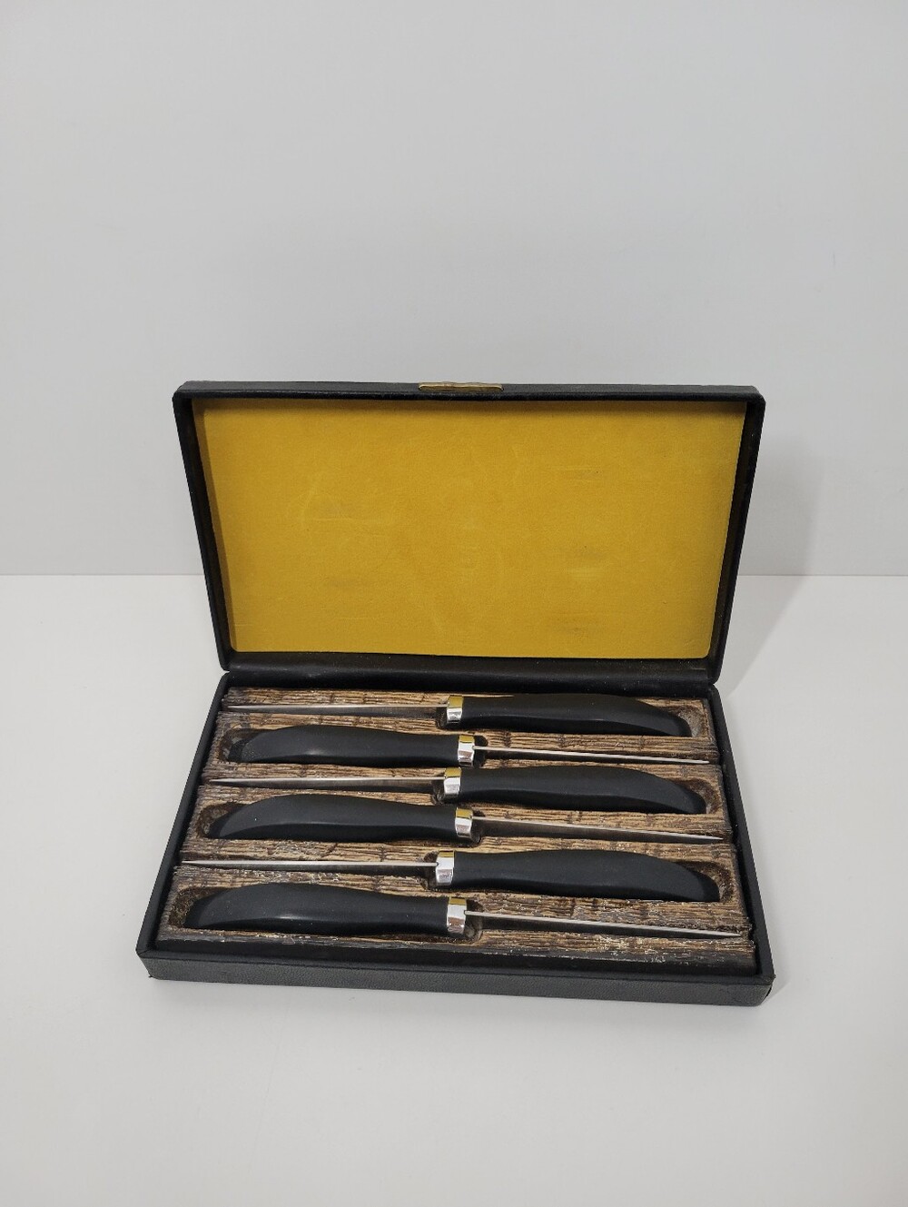 Vtg West Bend Black Handles Set of 6 Serrated Steak Knives Hand Crafted Boxed